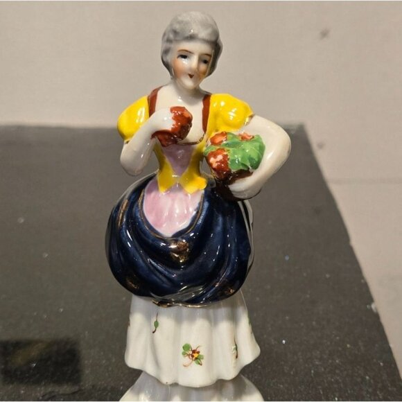 Antique Occupied Japan figurine Lady w/ flower basket gold gilding collectible - Picture 5 of 12